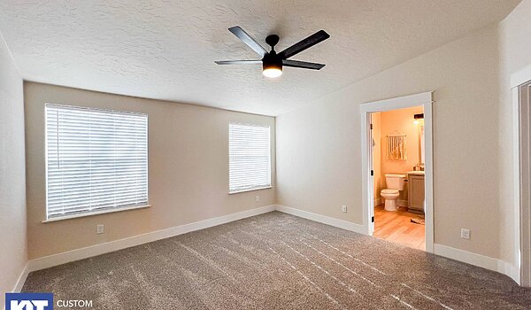 Cedar Canyon / 2020 with Raised Roof Bedroom 120599