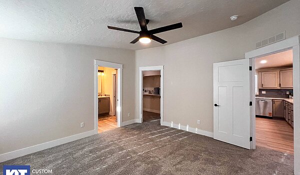 Cedar Canyon / 2020 with Raised Roof Interior 120600