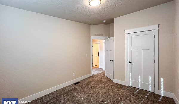 Cedar Canyon / 2020 with Raised Roof Interior 120601