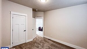 Cedar Canyon / 2020 with Raised Roof Bedroom 120602