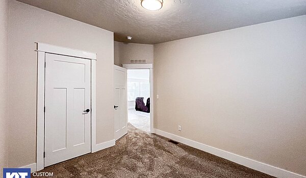 Cedar Canyon / 2020 with Raised Roof Bedroom 120602