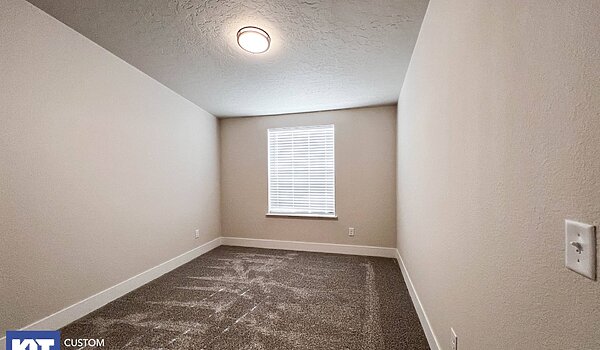 Cedar Canyon / 2020 with Raised Roof Bedroom 120603