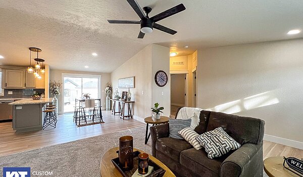 Cedar Canyon / 2020 with Raised Roof Interior 120593