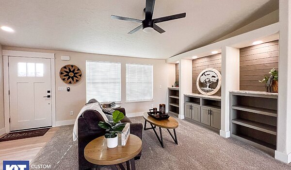 Cedar Canyon / 2020 with Raised Roof Interior 120594