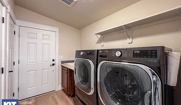 Cedar Canyon / 2020 with Raised Roof Utility 120607