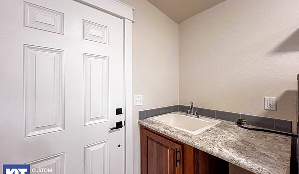 Cedar Canyon / 2020 with Raised Roof Utility 120608