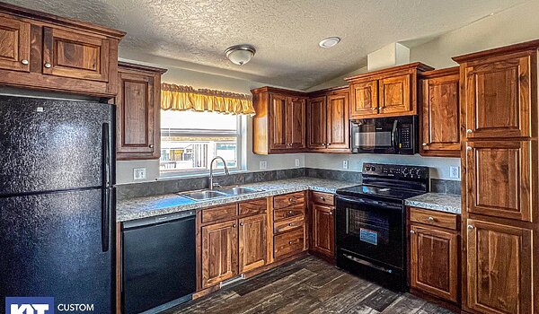 Cedar Canyon / 2003 Kitchen 113362