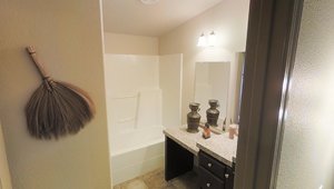 Cedar Canyon / 2015LS Bathroom 64