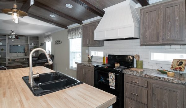 Fossil Creek / The Dynasty Kitchen 9749