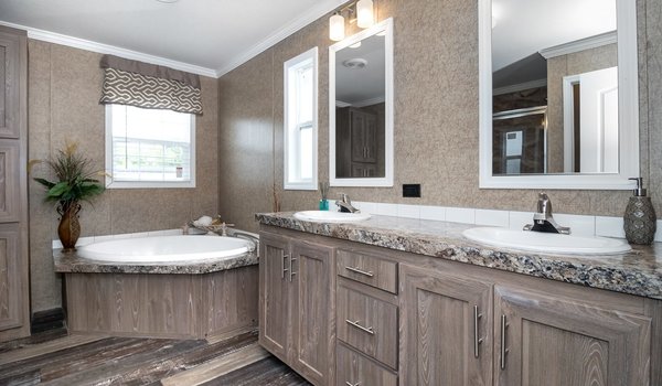 Fossil Creek / The Dynasty Bathroom 9755