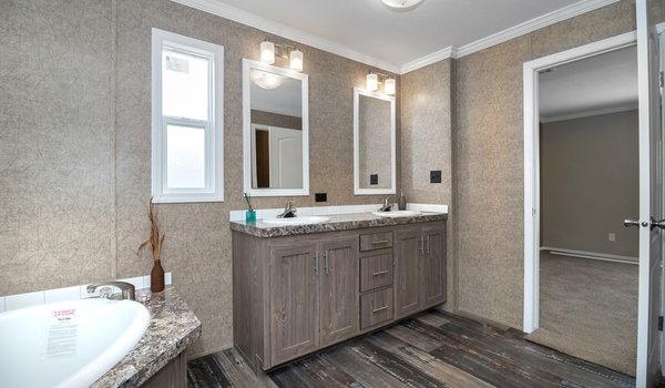 Fossil Creek / The Dynasty Bathroom 9756