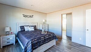 Epic Experience / The Snowcap 45CEE28764BH Bedroom 140523