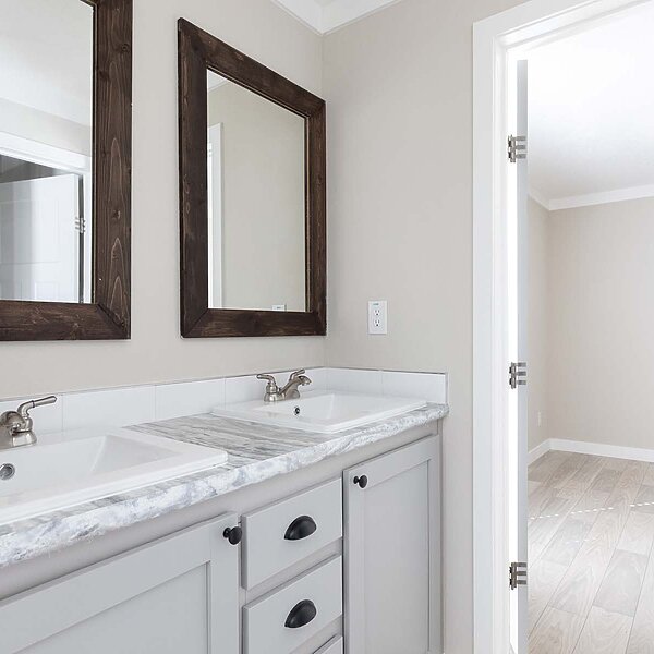 Liberty / Booyah XL 2876489 Bathroom 112452