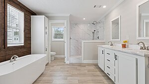 Waycross Express / 3258494 Bathroom 144371