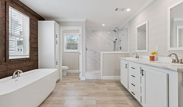 Waycross Express / 3258494 Bathroom 144371