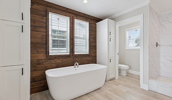 Waycross Express / 3258494 Bathroom 144387