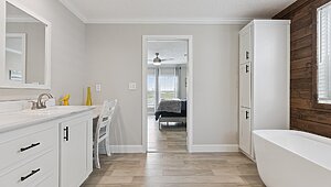 Waycross Express / 3258494 Bathroom 144389