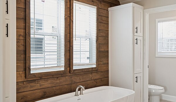 Waycross Express / 3258494 Bathroom 144390
