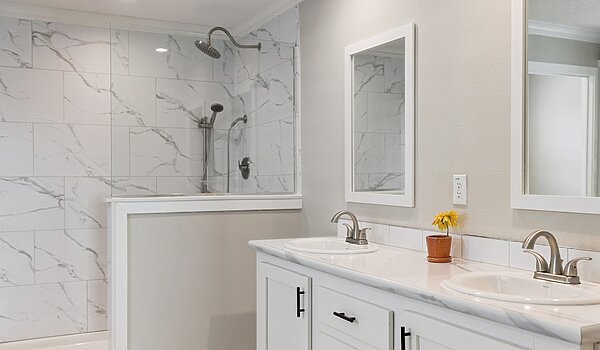 Waycross Express / 3258494 Bathroom 144391