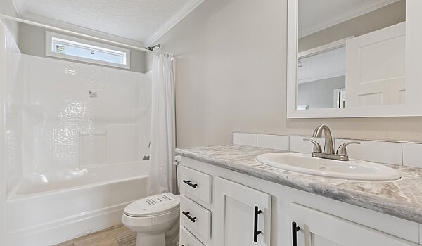 Waycross Express / 3258494 Bathroom 144394