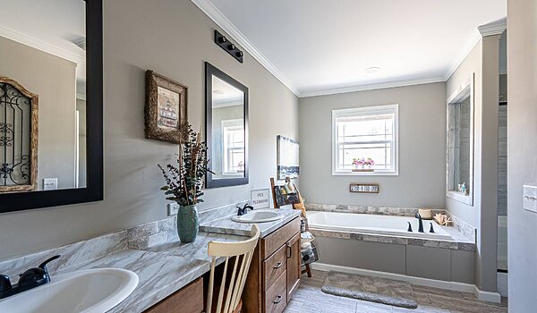 Signature Series / Greenfield DVHBSS-8409 Bathroom 115634