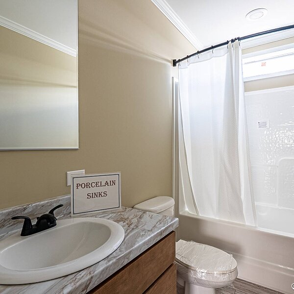 Signature Series / Greenfield DVHBSS-8409 Bathroom 115636