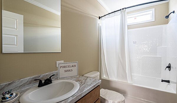Signature Series / Greenfield DVHBSS-8409 Bathroom 115636
