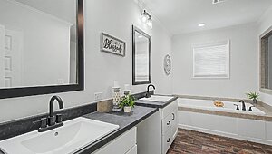 Signature Series / Greenfield DVHBSS-8409 Bathroom 129966