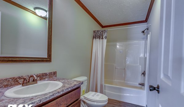 Signature Series / Brooks Pointe DVHBSS-6411 Bathroom 20477