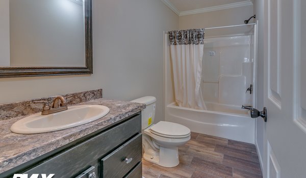 Signature Series / Brooks Pointe DVHBSS-6411 Bathroom 20458