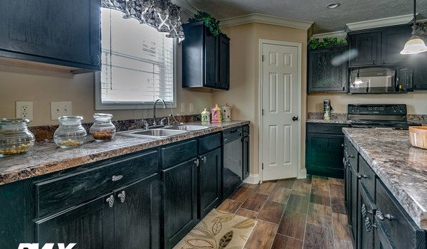 Signature Series / Brooks Pointe DVHBSS-6411 Kitchen 20444