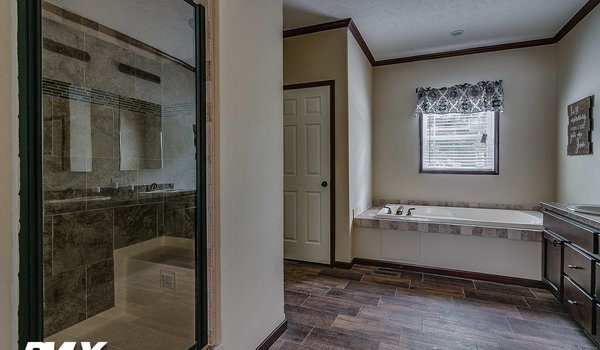 Signature Series / Brooks Pointe DVHBSS-6411 Bathroom 20441