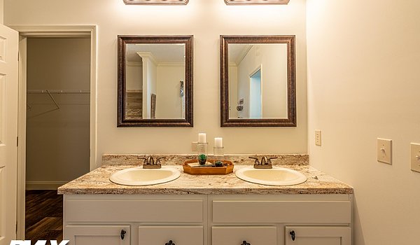 Signature Series / Orchard House DVHBSS-9006 Bathroom 56916