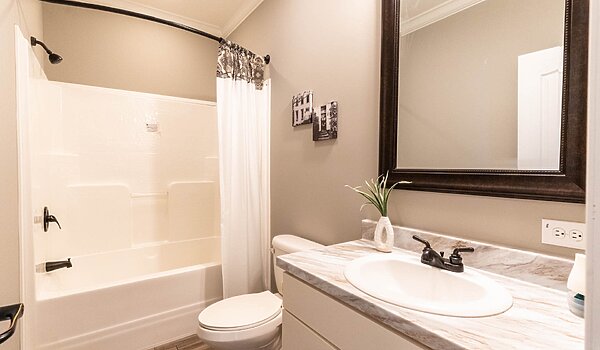 Signature Series / Tahoe Harbor DVHBSS-5802 Bathroom 104524