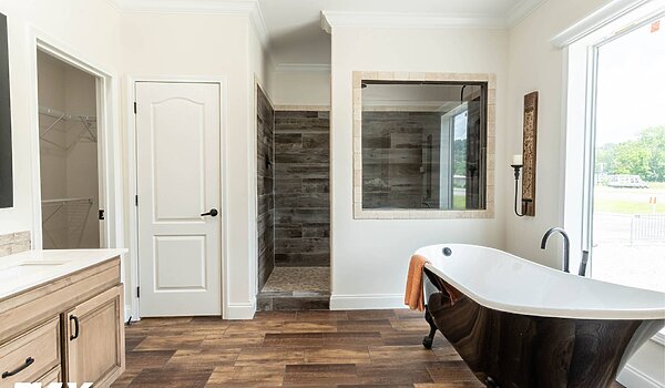 Signature Series / Orchard House DVHBSS-9006C (Porch) Bathroom 116668