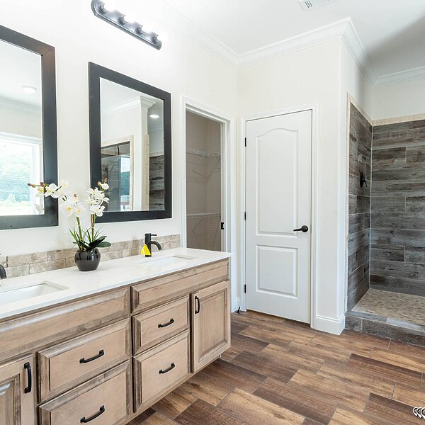 Signature Series / Orchard House DVHBSS-9006C (Porch) Bathroom 116669