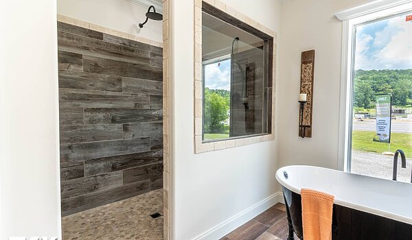 Signature Series / Orchard House DVHBSS-9006C (Porch) Bathroom 116670
