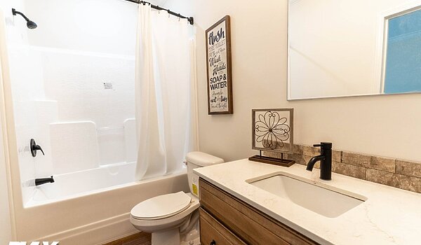 Signature Series / Orchard House DVHBSS-9006C (Porch) Bathroom 116671