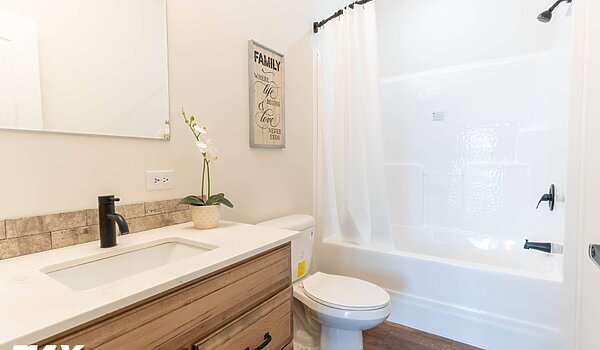 Signature Series / Orchard House DVHBSS-9006C (Porch) Bathroom 116672