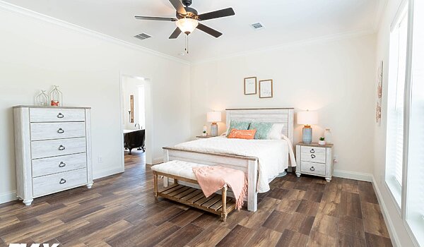 Signature Series / Orchard House DVHBSS-9006C (Porch) Bedroom 116665