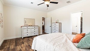 Signature Series / Orchard House DVHBSS-9006C (Porch) Bedroom 116664