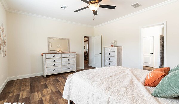 Signature Series / Orchard House DVHBSS-9006C (Porch) Bedroom 116664