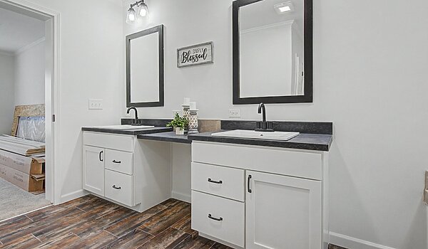 Signature Series / Orchard House DVHBSS-9006C (Porch) Bathroom 129523