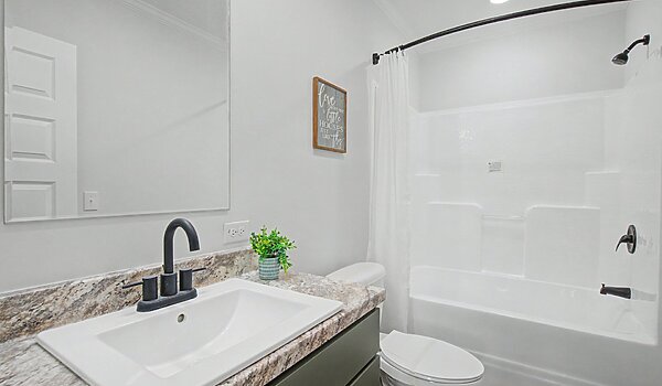 Signature Series / Orchard House DVHBSS-9006C (Porch) Bathroom 129525
