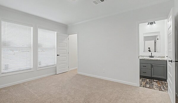 Signature Series / Orchard House DVHBSS-9006C (Porch) Bedroom 129518