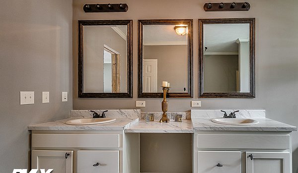 Signature Series / Manorview II DVHBSS-8023B Bathroom 84482