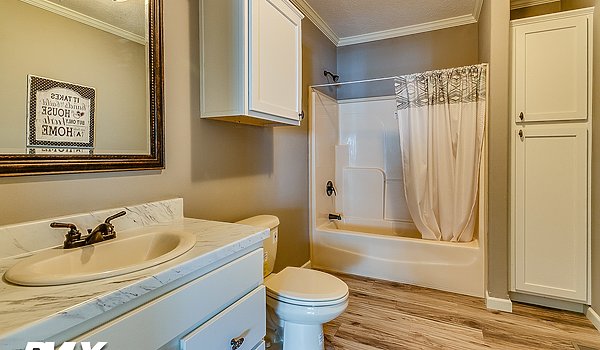 Signature Series / Manorview II DVHBSS-8023B Bathroom 84483