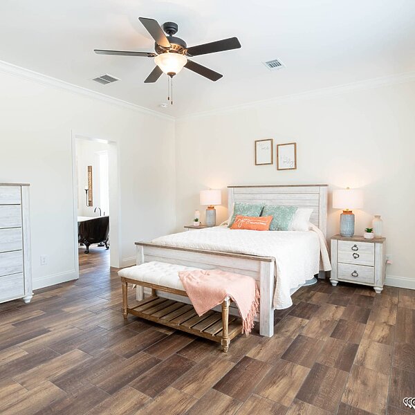 Signature Series / Orchard House DVHBSS-9006 (Porch) Bedroom 116788