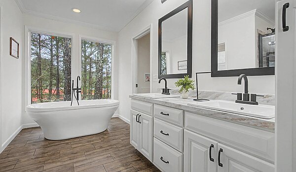 Signature Series / The Woodside DVHBSS-6603 Bathroom 125899