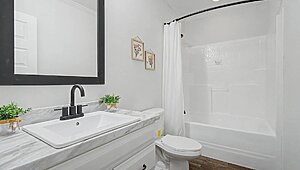 Signature Series / The Woodside DVHBSS-6603 Bathroom 125901